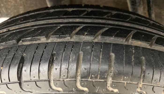 2016 Renault Kwid RXT Opt, Petrol, Manual, 17,202 km, Left Rear Tyre Tread