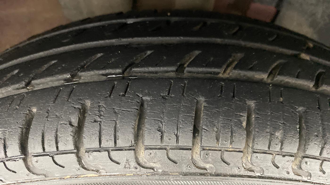 2016 Renault Kwid RXT Opt, Petrol, Manual, 17,202 km, Right Front Tyre Tread