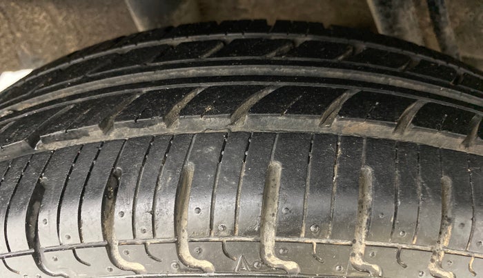 2016 Renault Kwid RXT Opt, Petrol, Manual, 17,202 km, Right Rear Tyre Tread