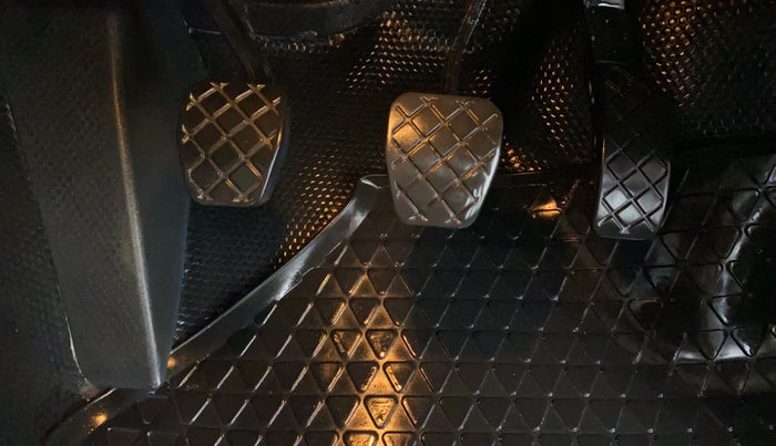 2016 Volkswagen Polo HIGHLINE1.2L, Petrol, Manual, 48,746 km, Pedals