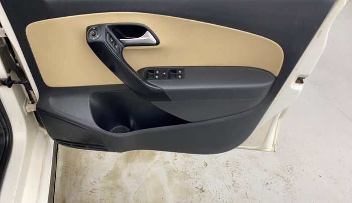 2016 Volkswagen Polo HIGHLINE1.2L, Petrol, Manual, 48,746 km, Driver Side Door Panels Control