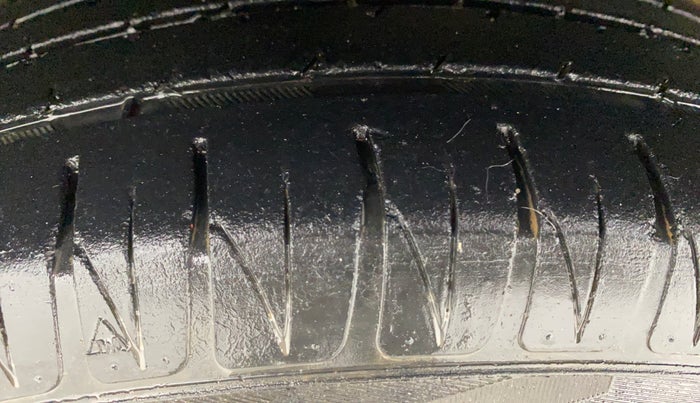 2016 Volkswagen Polo HIGHLINE1.2L, Petrol, Manual, 48,746 km, Left Front Tyre Tread