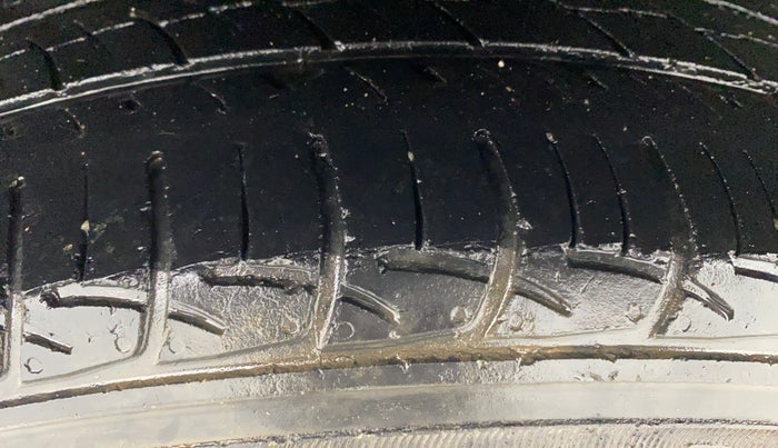 2016 Volkswagen Polo HIGHLINE1.2L, Petrol, Manual, 48,746 km, Right Rear Tyre Tread