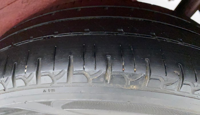2014 Maruti Wagon R Stingray VXI, Petrol, Manual, 92,013 km, Left Rear Tyre Tread