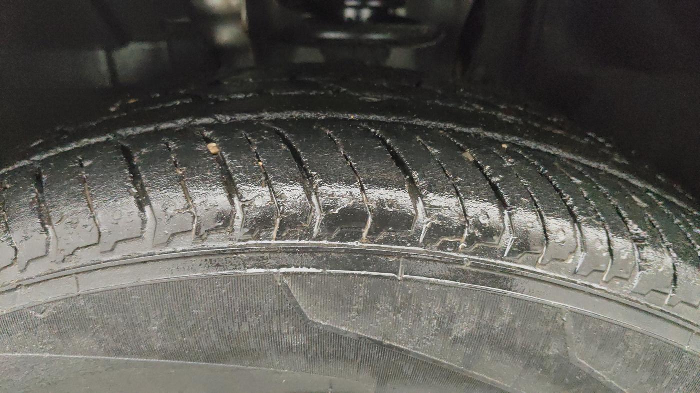 2021 Nissan MAGNITE XE, Petrol, Manual, 35,807 km, Left Front Tyre Tread