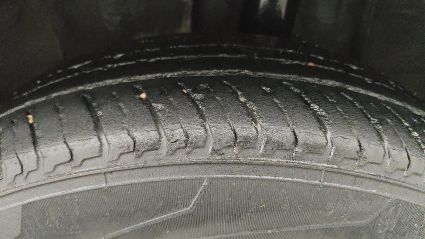 2021 Nissan MAGNITE XE, Petrol, Manual, 35,807 km, Left Rear Tyre Tread