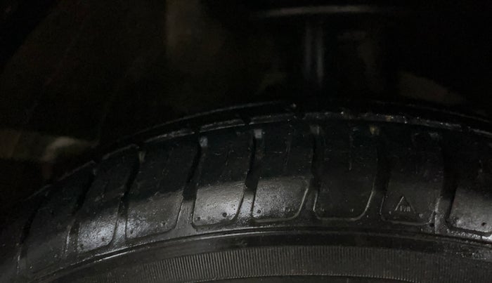 2019 Maruti Swift LXI, Petrol, Manual, 30,485 km, Right Front Tyre Tread