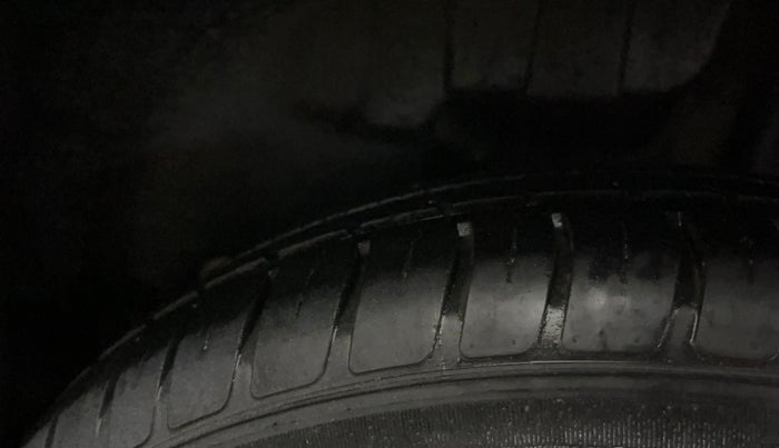2019 Maruti Swift LXI, Petrol, Manual, 30,485 km, Left Rear Tyre Tread