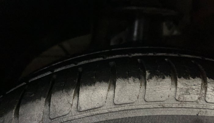 2019 Maruti Swift LXI, Petrol, Manual, 30,485 km, Left Front Tyre Tread