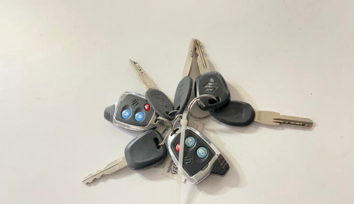 2019 Maruti Swift LXI, Petrol, Manual, 30,485 km, Key Close Up