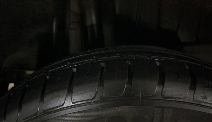 2019 Maruti Swift LXI, Petrol, Manual, 30,485 km, Right Rear Tyre Tread