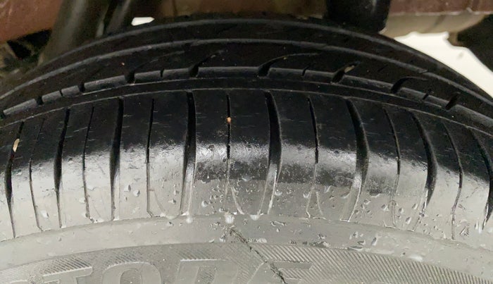 2016 Mahindra Kuv100 K4 6 STR, Petrol, Manual, 35,490 km, Left Rear Tyre Tread