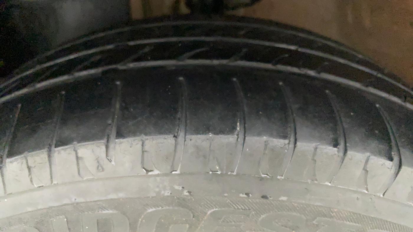 2016 Mahindra Kuv100 K4 6 STR, Petrol, Manual, 35,490 km, Left Front Tyre Tread