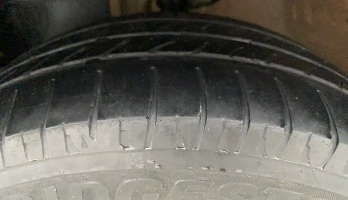 2016 Mahindra Kuv100 K4 6 STR, Petrol, Manual, 35,490 km, Left Front Tyre Tread
