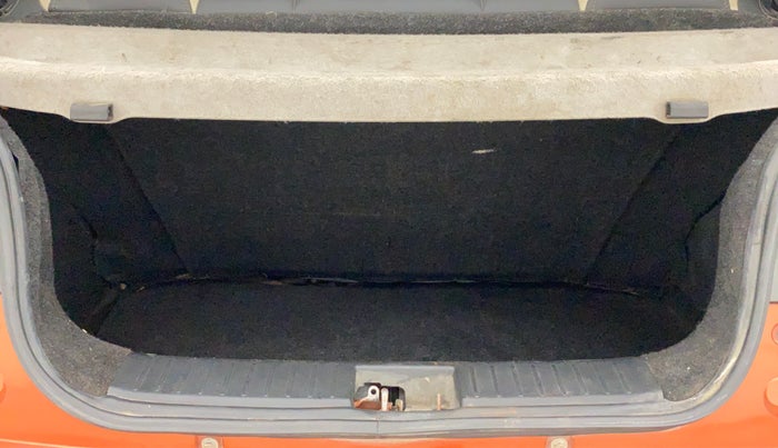 2016 Mahindra Kuv100 K4 6 STR, Petrol, Manual, 35,490 km, Boot Inside