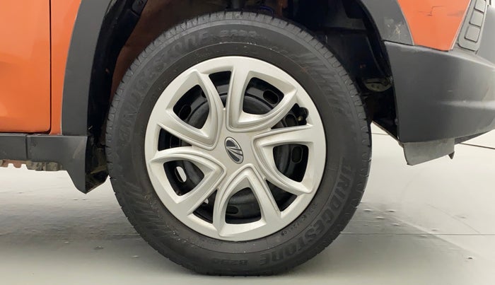 2016 Mahindra Kuv100 K4 6 STR, Petrol, Manual, 35,490 km, Right Front Wheel