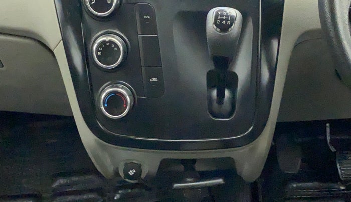 2016 Mahindra Kuv100 K4 6 STR, Petrol, Manual, 35,490 km, Gear Lever