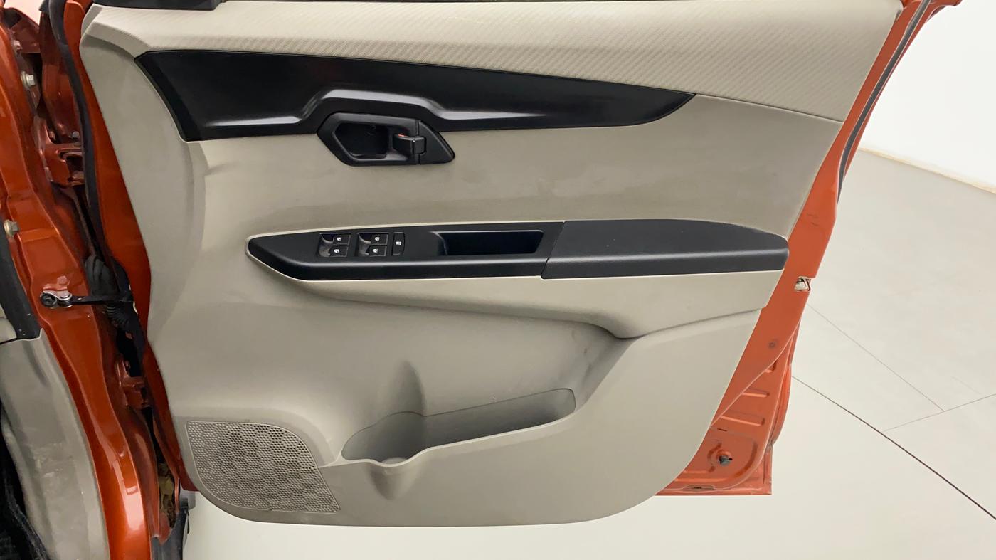 2016 Mahindra Kuv100 K4 6 STR, Petrol, Manual, 35,490 km, Driver Side Door Panels Control
