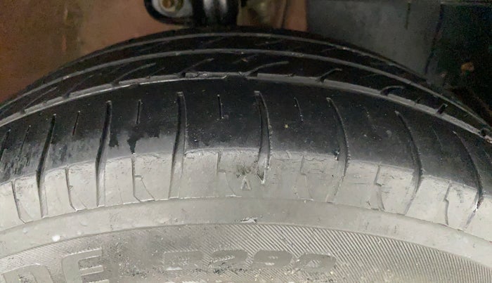 2016 Mahindra Kuv100 K4 6 STR, Petrol, Manual, 35,490 km, Right Front Tyre Tread