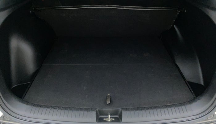 2018 Hyundai Creta 1.6 SX CRDI, Diesel, Manual, 82,563 km, Boot Inside