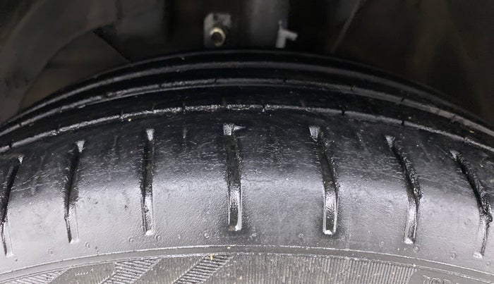 2017 Maruti Baleno ALPHA PETROL 1.2, Petrol, Manual, 39,374 km, Left Front Tyre Tread