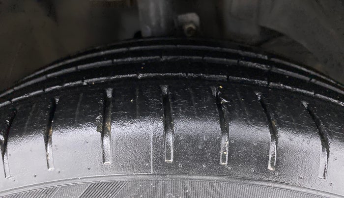 2017 Maruti Baleno ALPHA PETROL 1.2, Petrol, Manual, 39,374 km, Right Front Tyre Tread