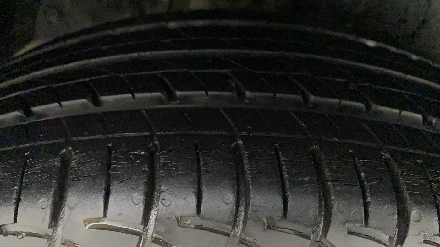2014 Maruti Ertiga VXI, Petrol, Manual, 41,815 km, Right Rear Tyre Tread