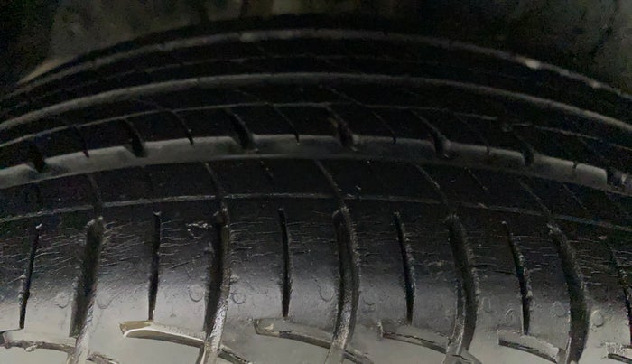 2014 Maruti Ertiga VXI, Petrol, Manual, 41,815 km, Right Rear Tyre Tread