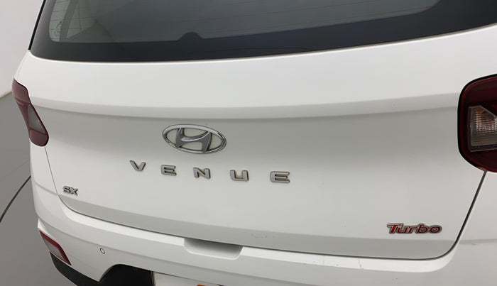 2019 Hyundai VENUE SX 1.0 TURBO, Petrol, Manual, 60,434 km, Dicky (Boot door) - Minor scratches