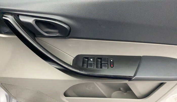 2018 Tata Tiago XT PETROL, Petrol, Manual, 30,617 km, Driver Side Door Panels Control