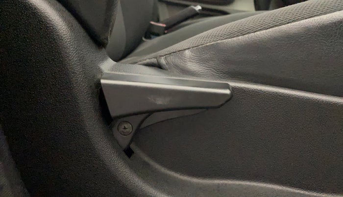 2018 Tata Tiago XT PETROL, Petrol, Manual, 30,617 km, Driver Side Adjustment Panel