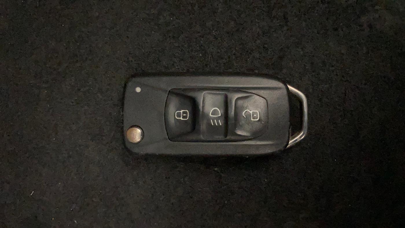 2018 Tata Tiago XT PETROL, Petrol, Manual, 30,628 km, Key Close Up