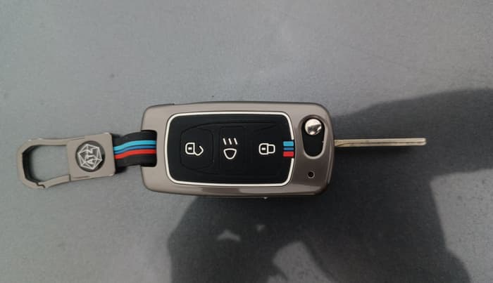 2022 Tata PUNCH ADVENTURE MT, Petrol, Manual, 31,646 km, Key Close Up