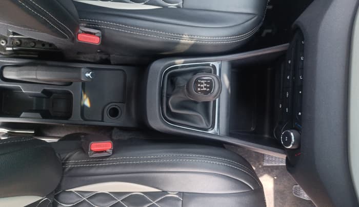 2022 Tata PUNCH ADVENTURE MT, Petrol, Manual, 31,646 km, Gear Lever