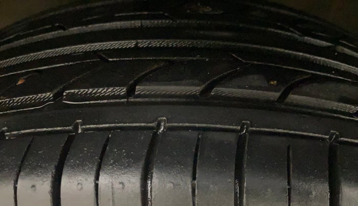 2016 Maruti Baleno DELTA PETROL 1.2, Petrol, Manual, 63,690 km, Left Front Tyre Tread