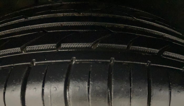 2016 Maruti Baleno DELTA PETROL 1.2, Petrol, Manual, 63,690 km, Right Rear Tyre Tread