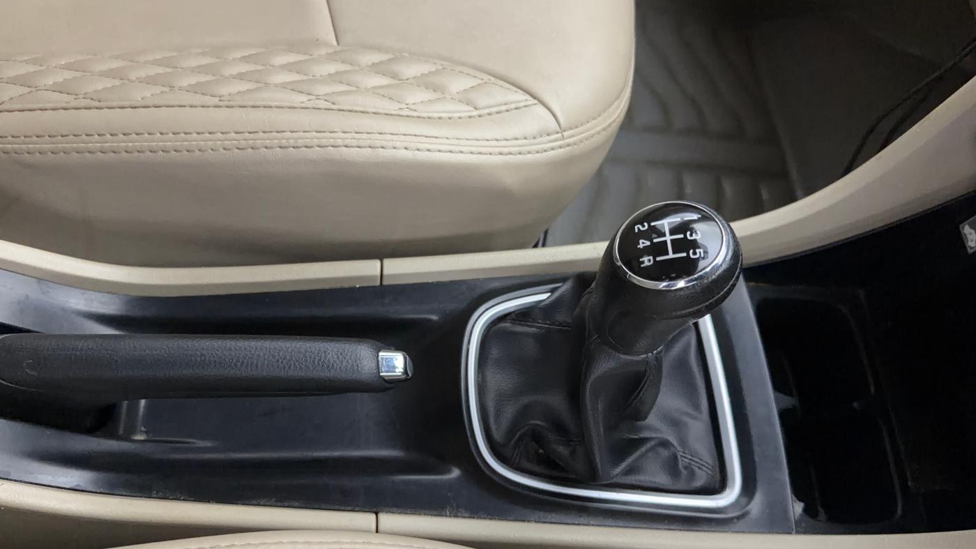 2018 Maruti Ciaz DELTA 1.5 SHVS MT PETROL, Petrol, Manual, 42,768 km, Gear Lever