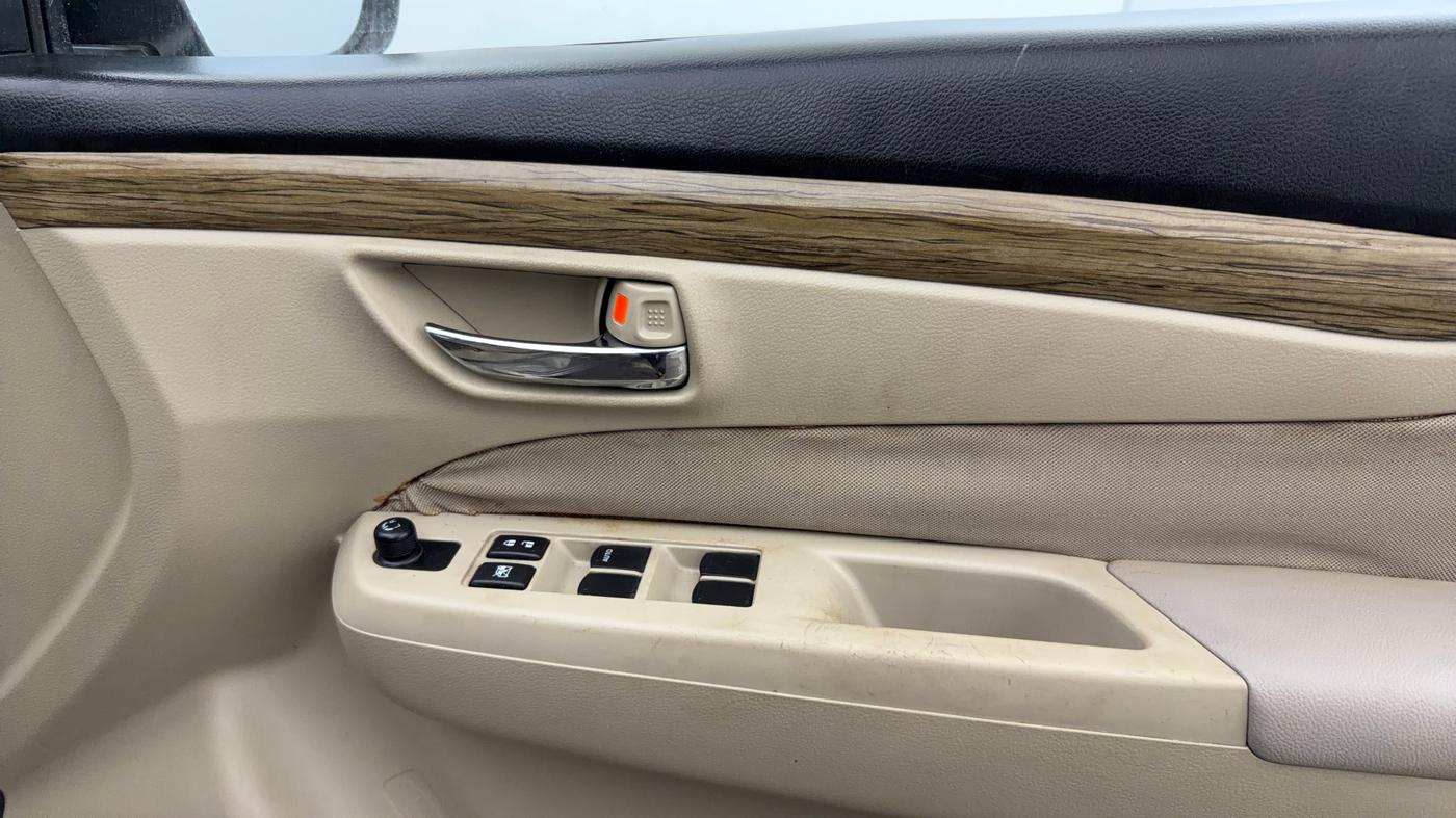 2018 Maruti Ciaz DELTA 1.5 SHVS MT PETROL, Petrol, Manual, 42,768 km, Driver Side Door Panels Control
