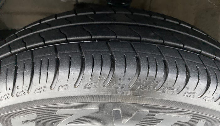 2021 Maruti S PRESSO VXI CNG, CNG, Manual, 7,596 km, Left Front Tyre Tread