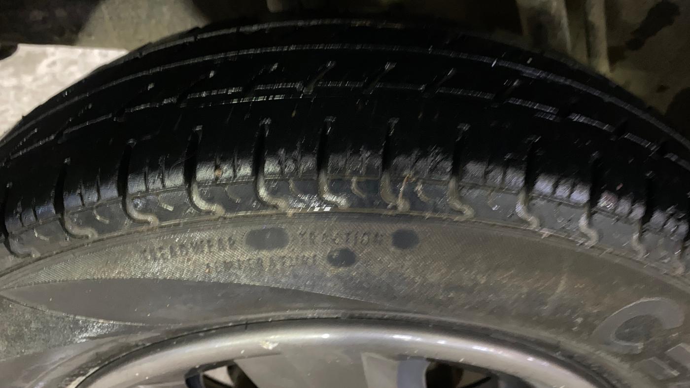 2017 Renault Kwid RXT 1.0 AMT, Petrol, Automatic, 30,365 km, Right Rear Tyre Tread