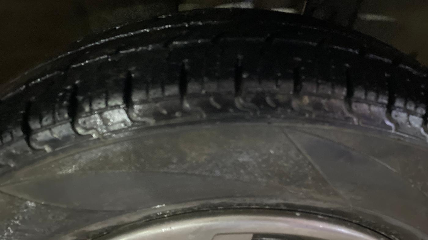 2017 Renault Kwid RXT 1.0 AMT, Petrol, Automatic, 30,365 km, Right Front Tyre Tread