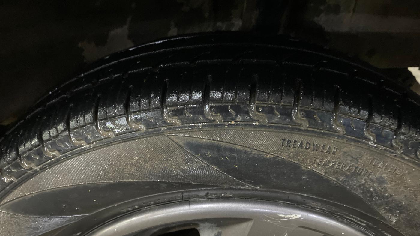2017 Renault Kwid RXT 1.0 AMT, Petrol, Automatic, 30,365 km, Left Rear Tyre Tread