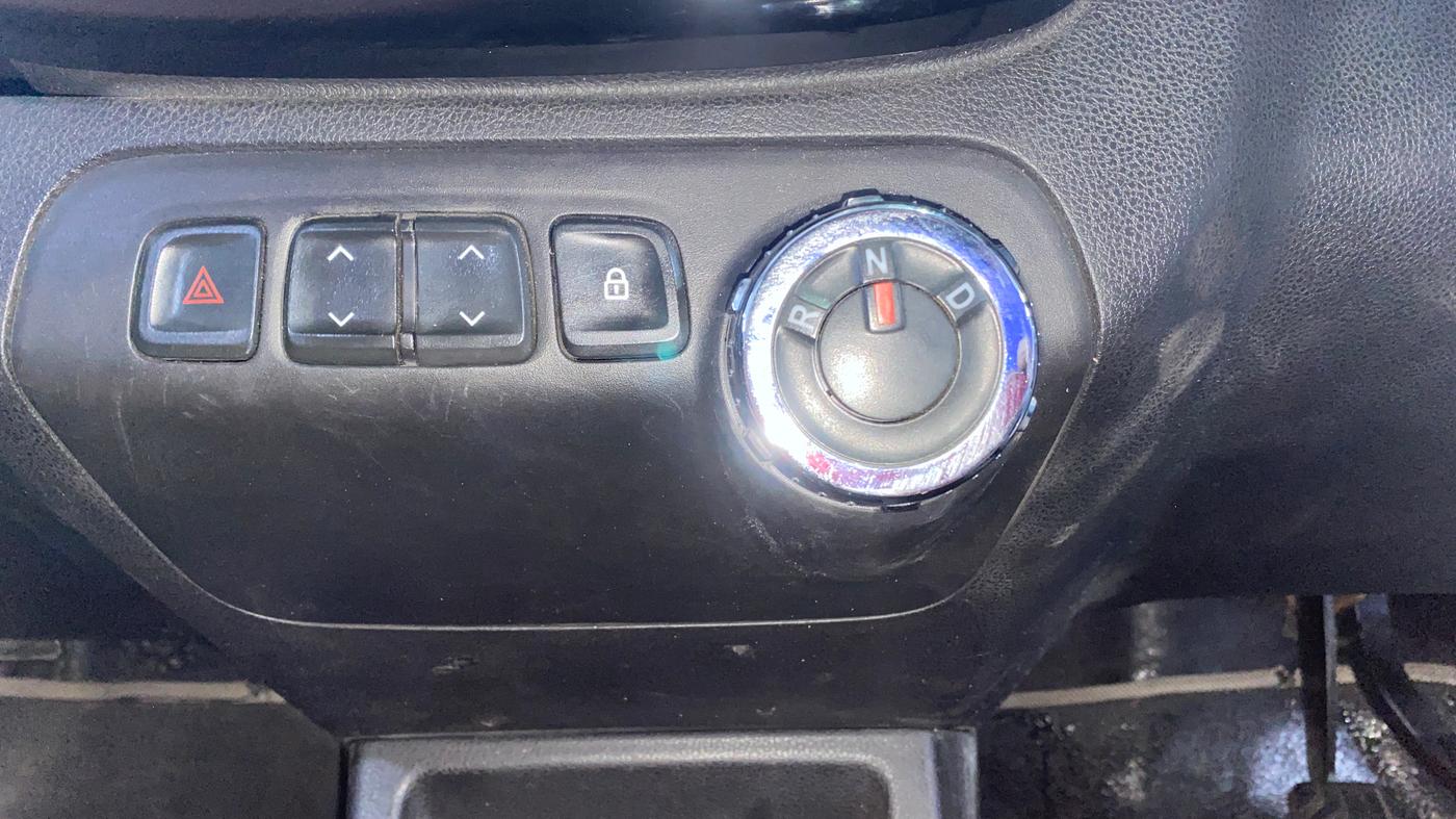 2017 Renault Kwid RXT 1.0 AMT, Petrol, Automatic, 30,365 km, Gear Lever