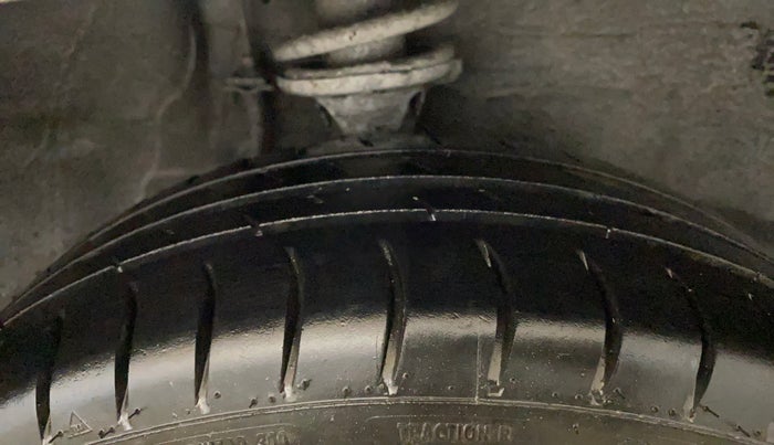 2016 Maruti Alto K10 VXI (O), Petrol, Manual, 97,123 km, Right Front Tyre Tread