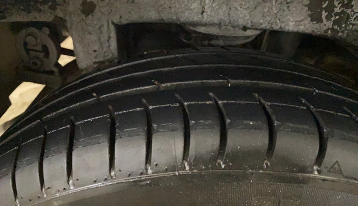 2016 Maruti Alto K10 VXI (O), Petrol, Manual, 97,123 km, Right Rear Tyre Tread
