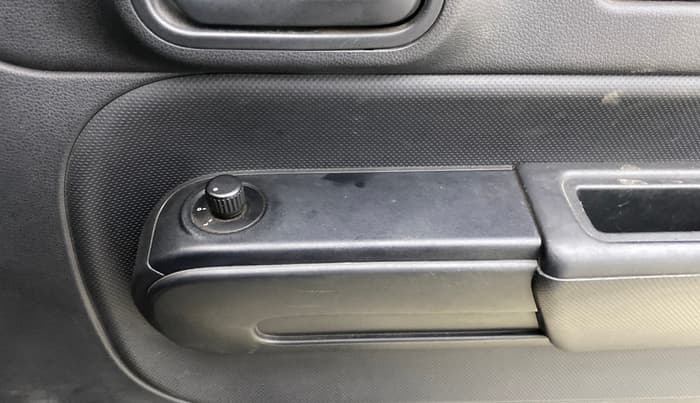 2023 Mahindra Thar LX D AT 4WD HT, Diesel, Automatic, 34,028 km, Driver Side Door Panels Control