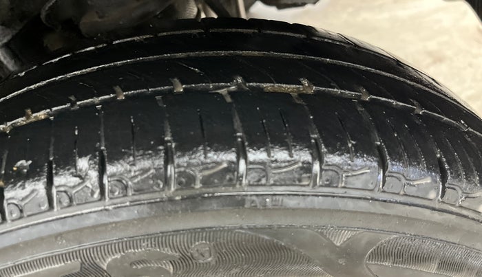 2018 Hyundai Eon MAGNA +, Petrol, Manual, 1,15,998 km, Left Rear Tyre Tread