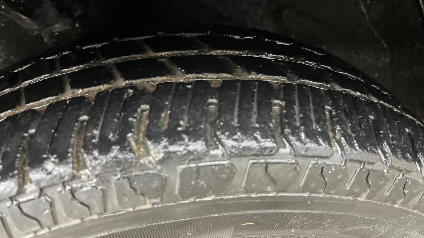 2018 Hyundai Eon MAGNA +, Petrol, Manual, 1,16,115 km, Left Front Tyre Tread