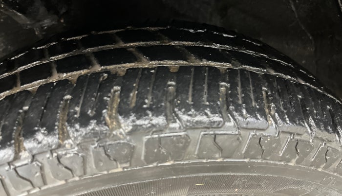 2018 Hyundai Eon MAGNA +, Petrol, Manual, 1,15,998 km, Left Front Tyre Tread