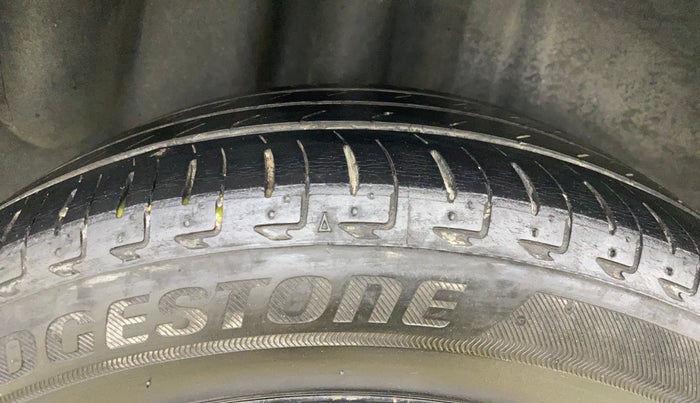 2015 Volkswagen Polo COMFORTLINE 1.2L, Petrol, Manual, 65,085 km, Right Rear Tyre Tread